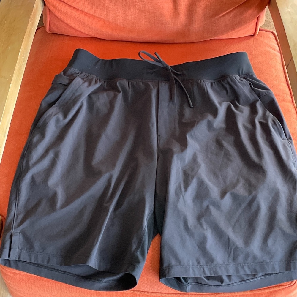 Lululemon large black shorts 9 inch